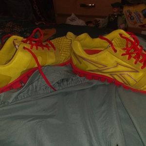 Woman's reebok size 9 shoes